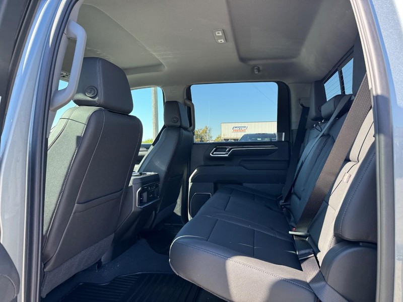 Chevrolet Silverado 2500HD Vehicle Full-screen Gallery Image 5