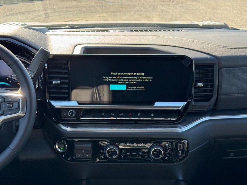 Chevrolet Silverado 2500HD Vehicle Full-screen Gallery Image 8