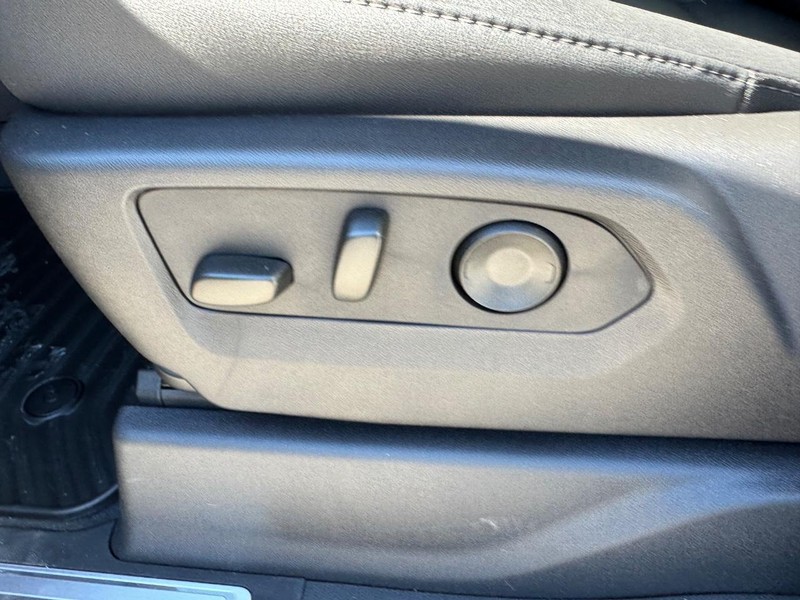 Chevrolet Silverado 2500HD Vehicle Full-screen Gallery Image 10