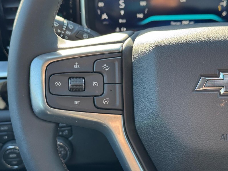 Chevrolet Silverado 2500HD Vehicle Full-screen Gallery Image 14