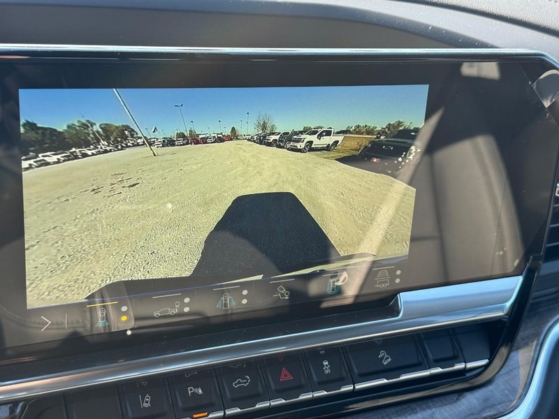 Chevrolet Silverado 2500HD Vehicle Full-screen Gallery Image 17