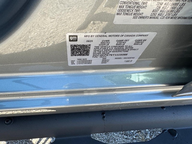 Chevrolet Silverado 2500HD Vehicle Full-screen Gallery Image 18