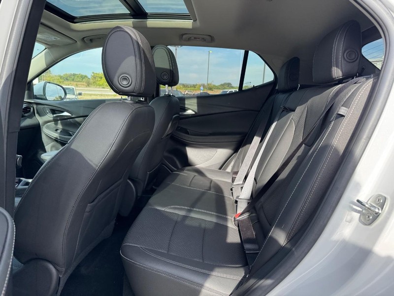 Buick Encore GX Vehicle Full-screen Gallery Image 10