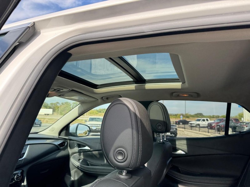 Buick Encore GX Vehicle Full-screen Gallery Image 11