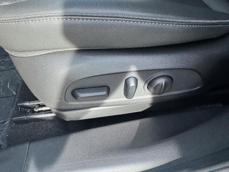 Buick Encore GX Vehicle Full-screen Gallery Image 16