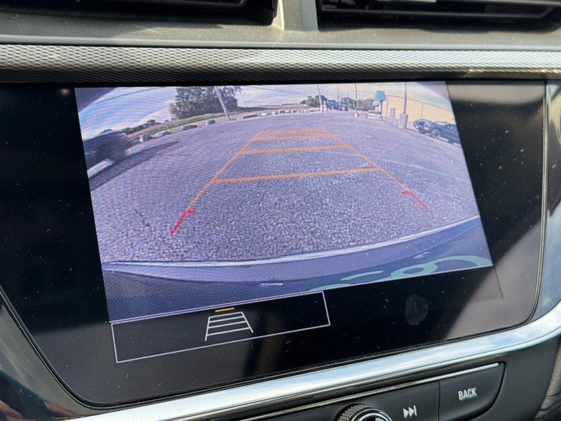 Buick Encore GX Vehicle Full-screen Gallery Image 23