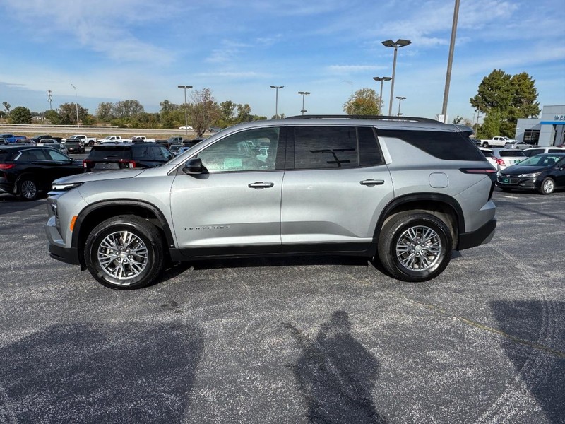 Chevrolet Traverse Vehicle Full-screen Gallery Image 2