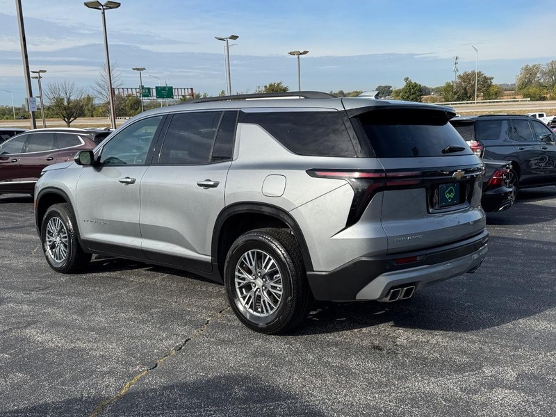 Chevrolet Traverse Vehicle Full-screen Gallery Image 3
