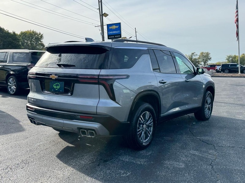 Chevrolet Traverse Vehicle Full-screen Gallery Image 5