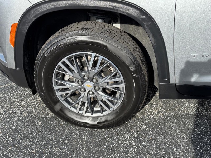 Chevrolet Traverse Vehicle Full-screen Gallery Image 9