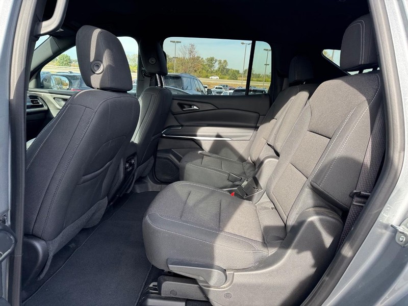 Chevrolet Traverse Vehicle Full-screen Gallery Image 10