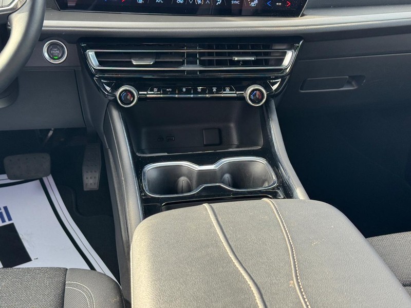 Chevrolet Traverse Vehicle Full-screen Gallery Image 16