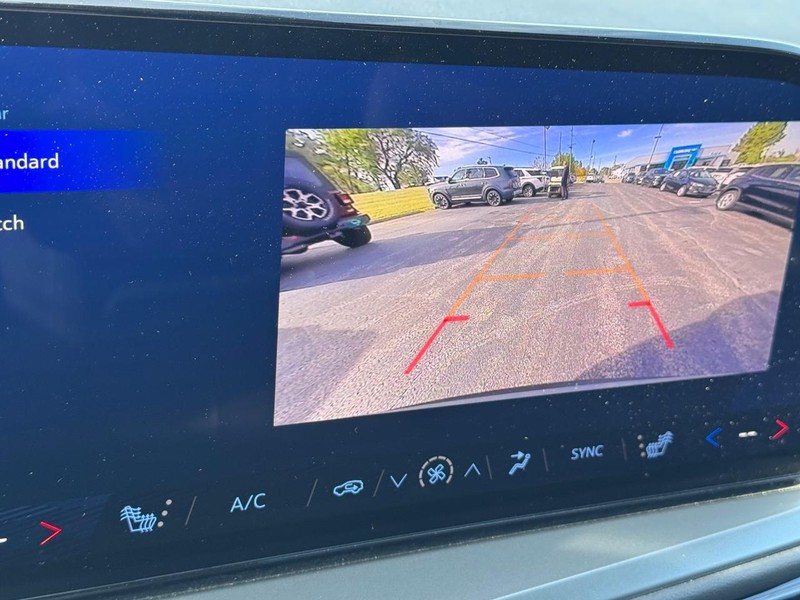 Chevrolet Traverse Vehicle Full-screen Gallery Image 23