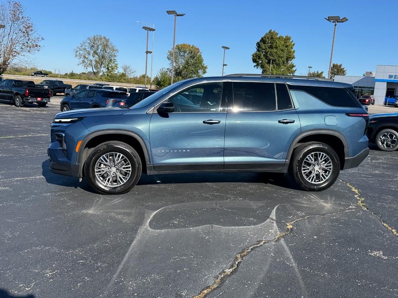 Chevrolet Traverse Vehicle Full-screen Gallery Image 2