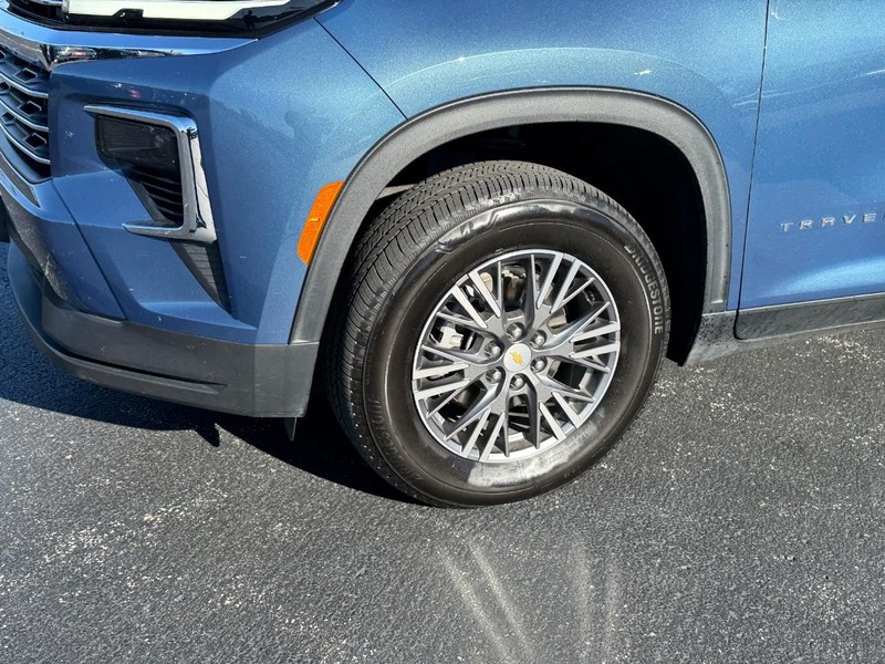 Chevrolet Traverse Vehicle Full-screen Gallery Image 9