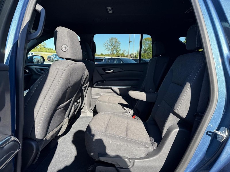 Chevrolet Traverse Vehicle Full-screen Gallery Image 10