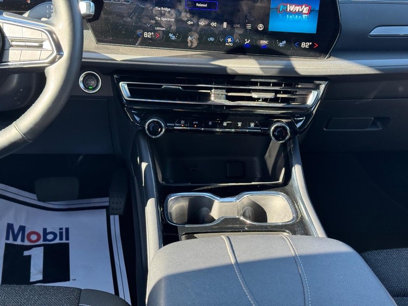 Chevrolet Traverse Vehicle Full-screen Gallery Image 16