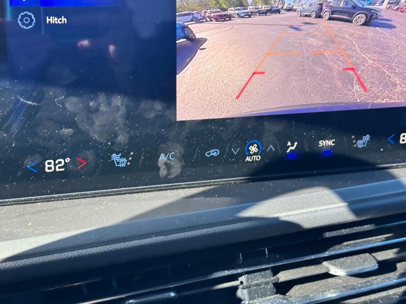 Chevrolet Traverse Vehicle Full-screen Gallery Image 22