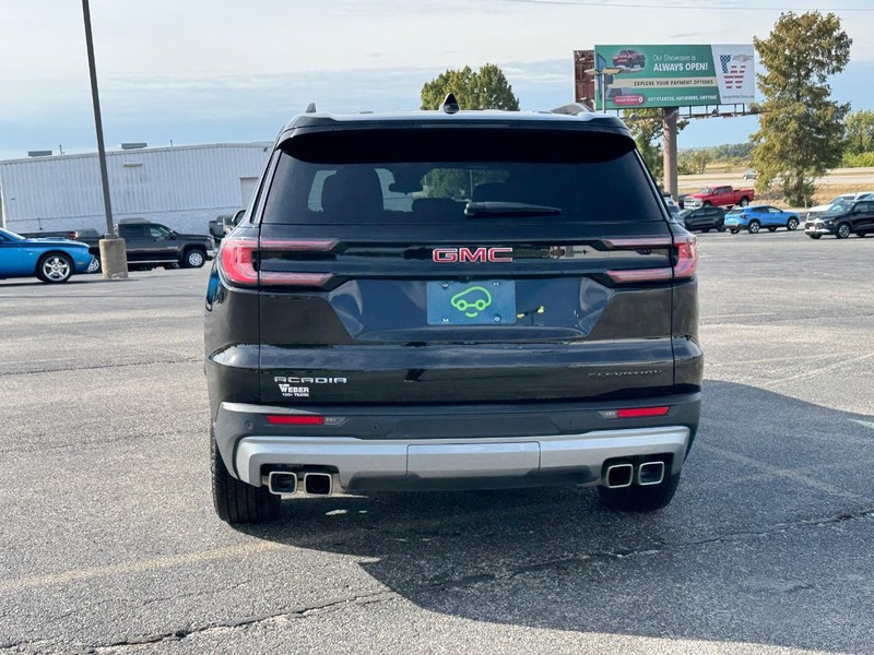 GMC Acadia Vehicle Full-screen Gallery Image 4