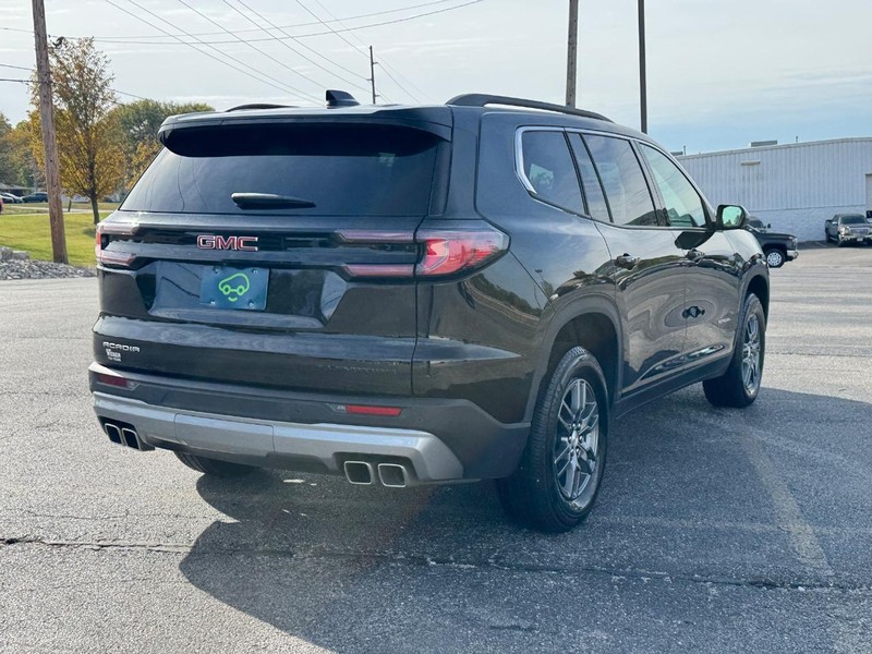 GMC Acadia Vehicle Full-screen Gallery Image 5