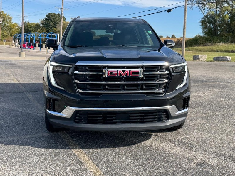 GMC Acadia Vehicle Full-screen Gallery Image 8