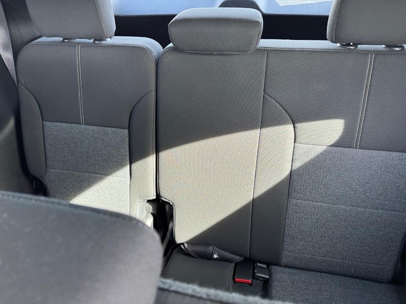 GMC Acadia Vehicle Full-screen Gallery Image 11