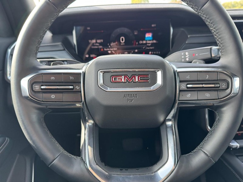 GMC Acadia Vehicle Full-screen Gallery Image 19