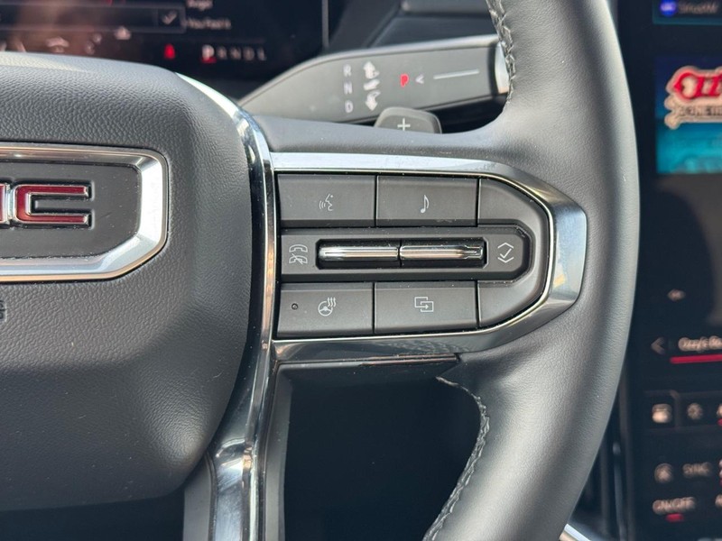 GMC Acadia Vehicle Full-screen Gallery Image 21