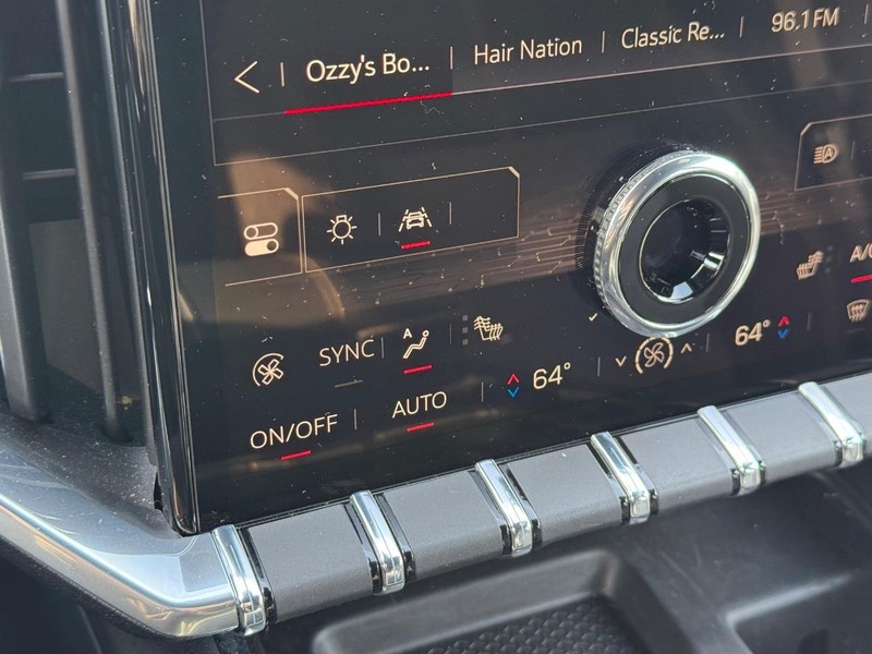 GMC Acadia Vehicle Full-screen Gallery Image 22