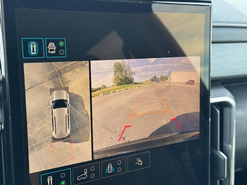 GMC Acadia Vehicle Full-screen Gallery Image 23