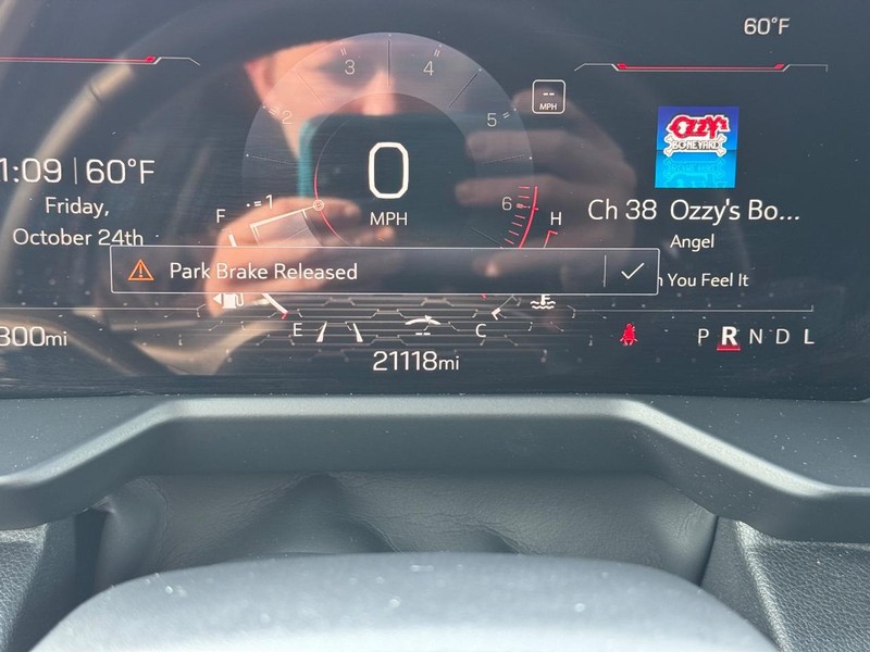 GMC Acadia Vehicle Full-screen Gallery Image 24