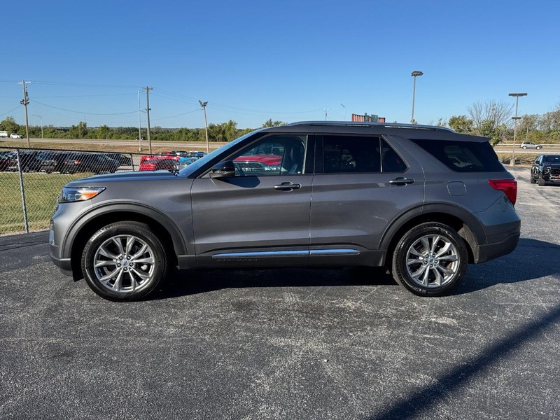 Ford Explorer Vehicle Full-screen Gallery Image 2