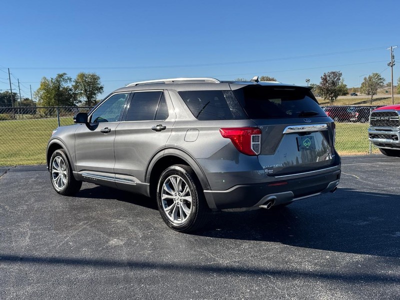 Ford Explorer Vehicle Full-screen Gallery Image 3