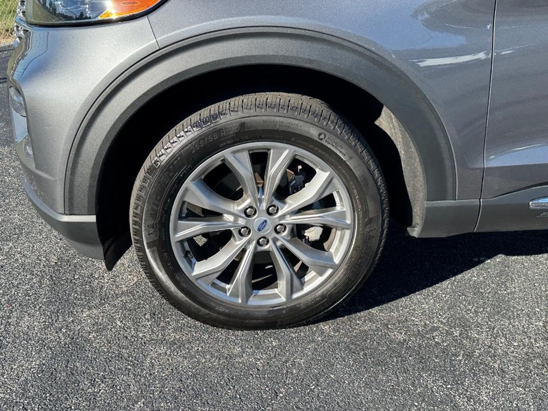 Ford Explorer Vehicle Full-screen Gallery Image 9