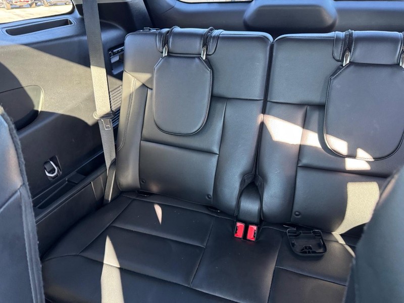 Ford Explorer Vehicle Full-screen Gallery Image 12