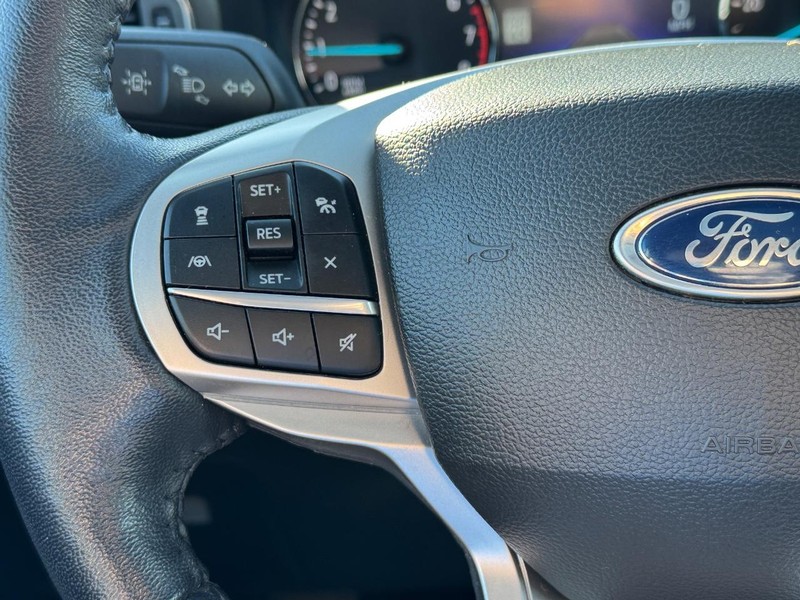 Ford Explorer Vehicle Full-screen Gallery Image 22