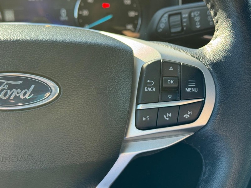 Ford Explorer Vehicle Full-screen Gallery Image 23