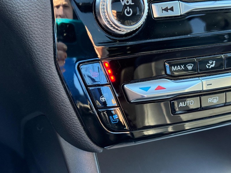 Ford Explorer Vehicle Full-screen Gallery Image 25