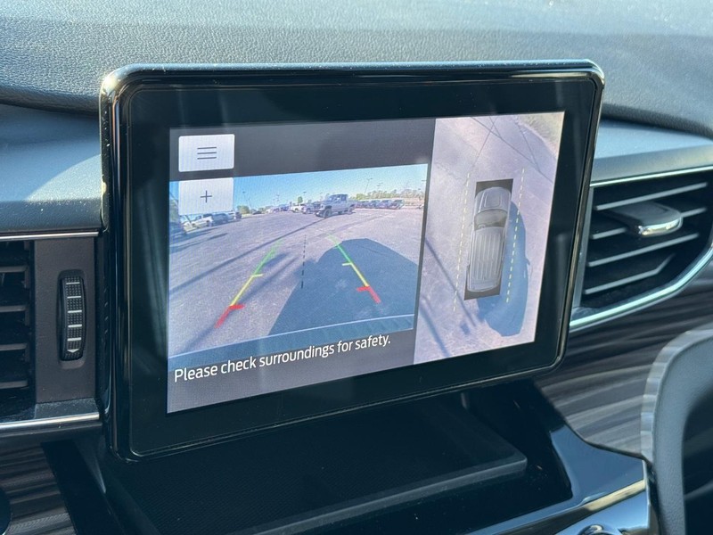 Ford Explorer Vehicle Full-screen Gallery Image 26