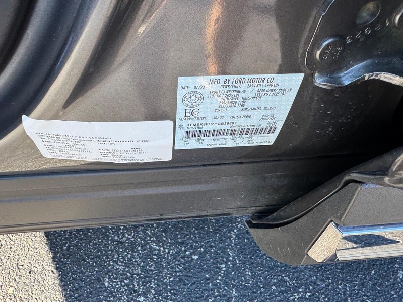 Ford Explorer Vehicle Full-screen Gallery Image 28