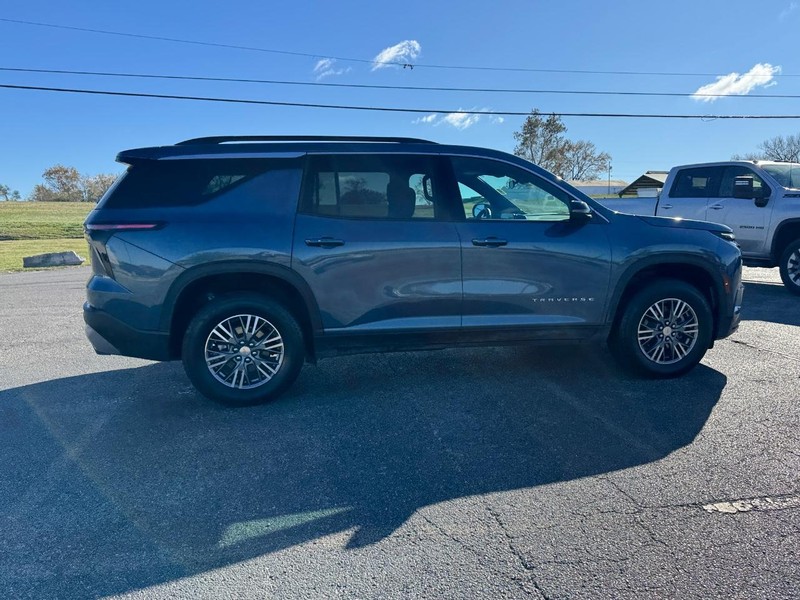 Chevrolet Traverse Vehicle Full-screen Gallery Image 6