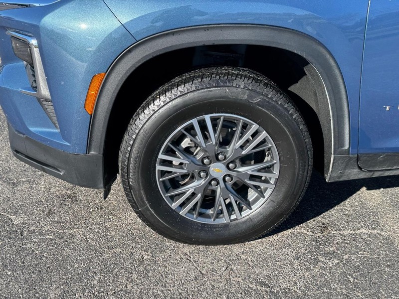 Chevrolet Traverse Vehicle Full-screen Gallery Image 9