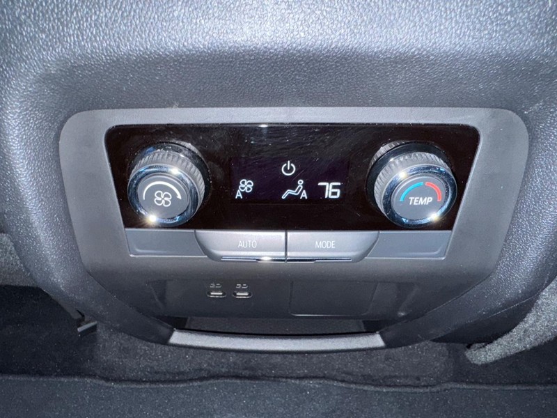 Chevrolet Traverse Vehicle Full-screen Gallery Image 12