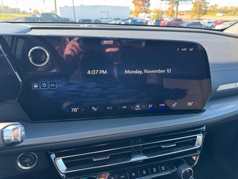 Chevrolet Traverse Vehicle Full-screen Gallery Image 13