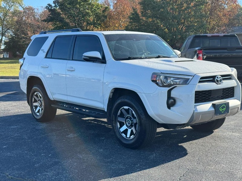 Toyota 4Runner Vehicle Full-screen Gallery Image 7