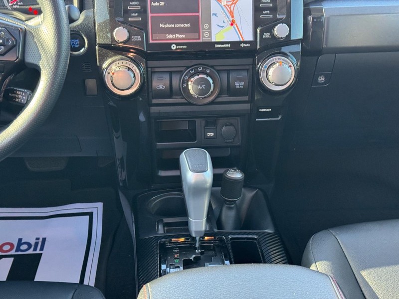 Toyota 4Runner Vehicle Full-screen Gallery Image 15