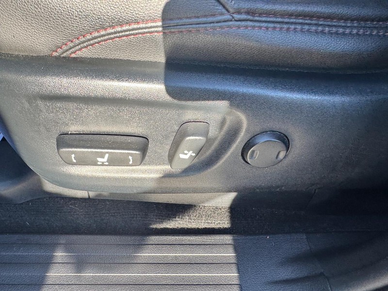 Toyota 4Runner Vehicle Full-screen Gallery Image 16