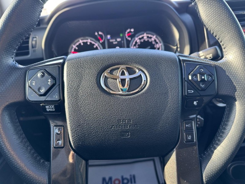 Toyota 4Runner Vehicle Full-screen Gallery Image 19