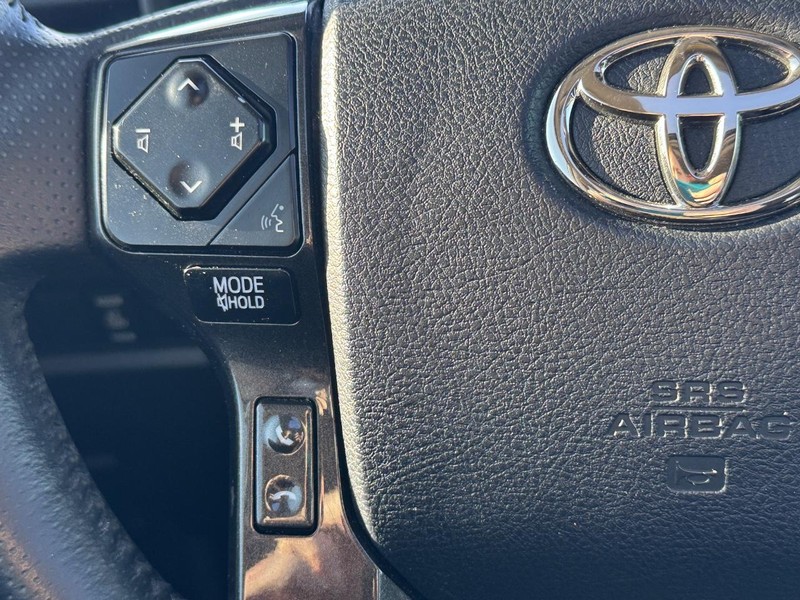 Toyota 4Runner Vehicle Full-screen Gallery Image 20