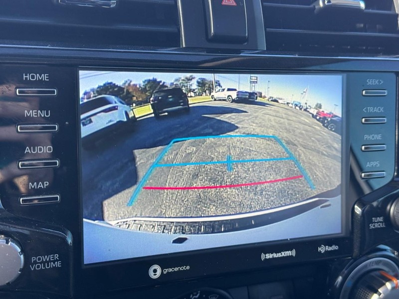 Toyota 4Runner Vehicle Full-screen Gallery Image 23